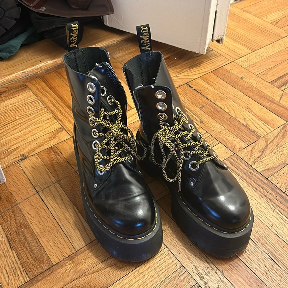 Dr Marten Jadon Max